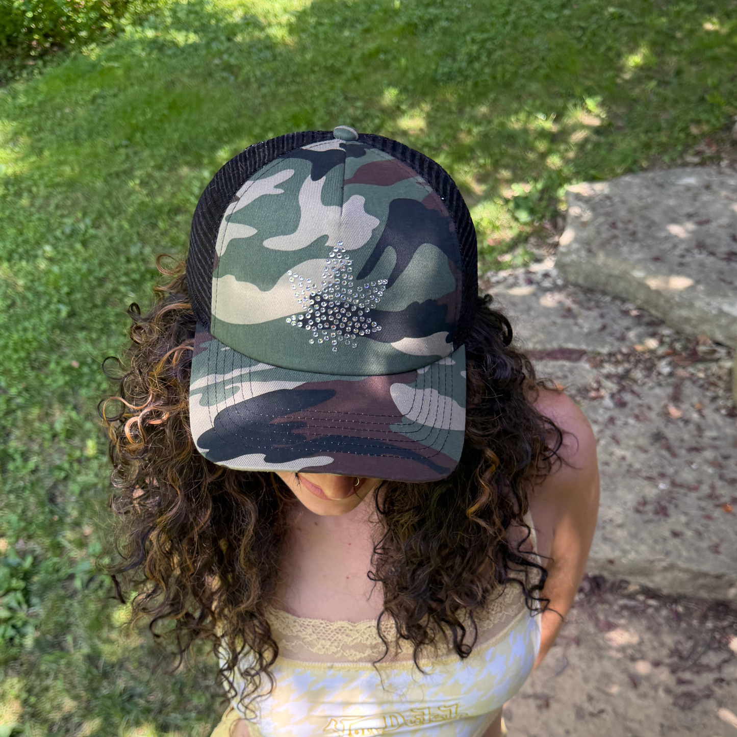 RHINESTONE WEED LEAF CAMO TRUCKER HAT
